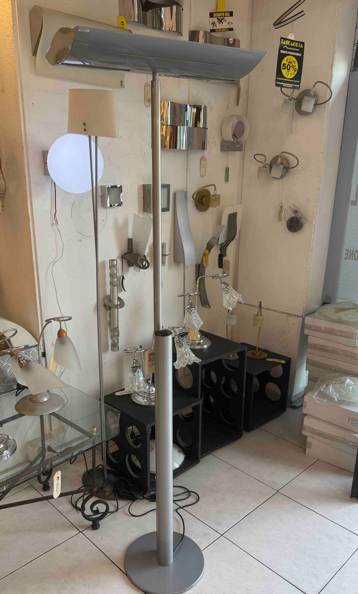 Lampada da terra con doppia illuminazione alogena