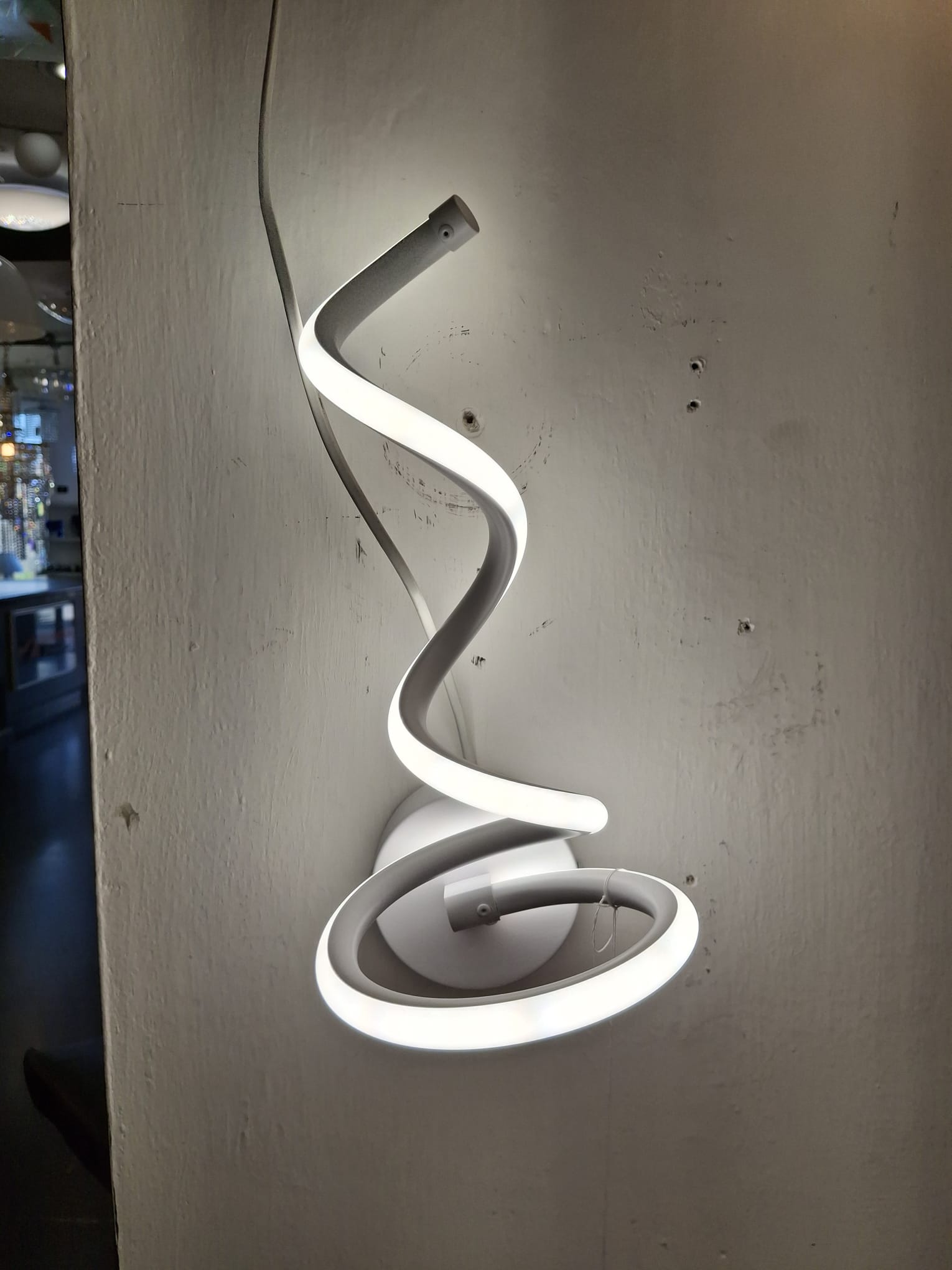 Lampada da parete a spirale