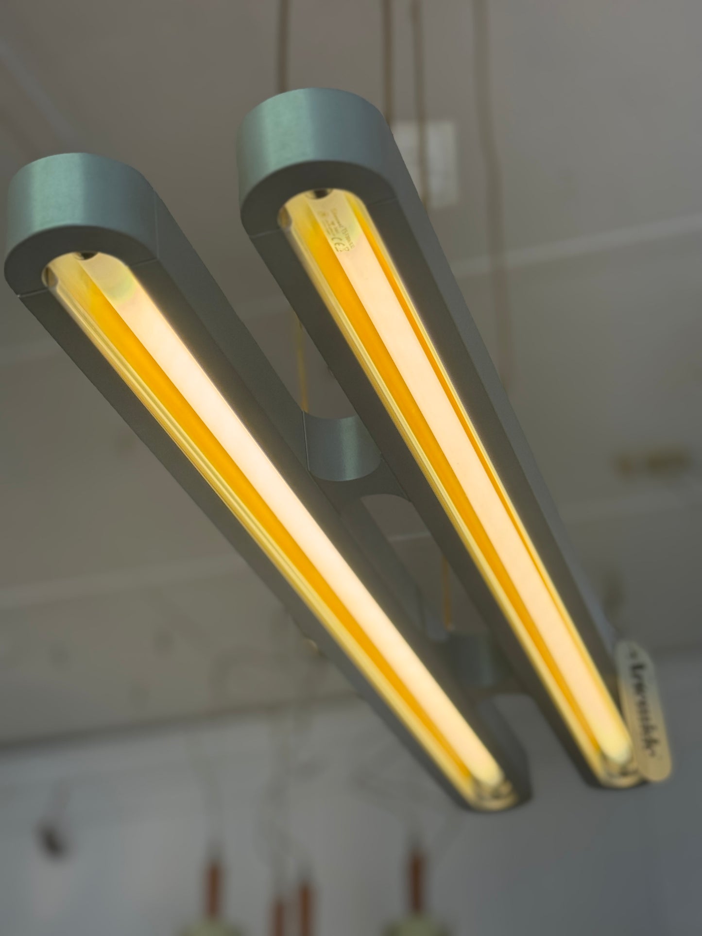 Lampadario con luce al neon Taco di Artemide